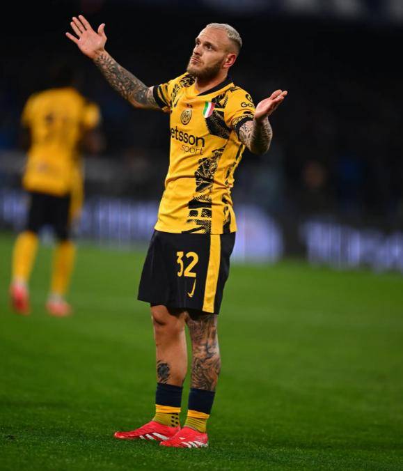 乐鱼体育官网-国米主场遭遇失利,球迷愤怒抗议主教练怎么办